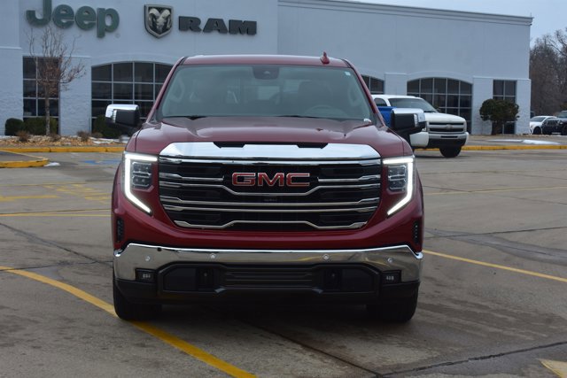 Used 2023 GMC Sierra 1500 SLT image 2