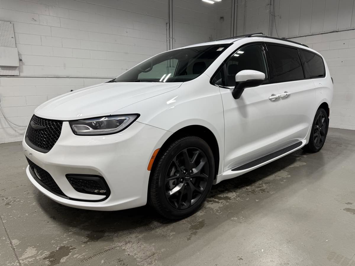 Used 2023 Chrysler Pacifica Touring-L w/ S Appearance Package