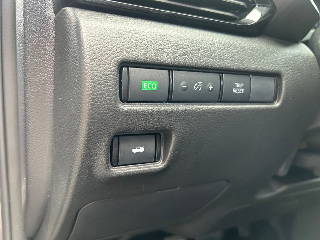 Used 2025 Nissan Sentra SR FWD image 17