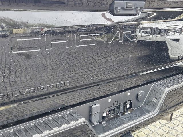 Used 2024 Chevrolet Silverado 2500 LTZ w/ LTZ Plus Package image 9