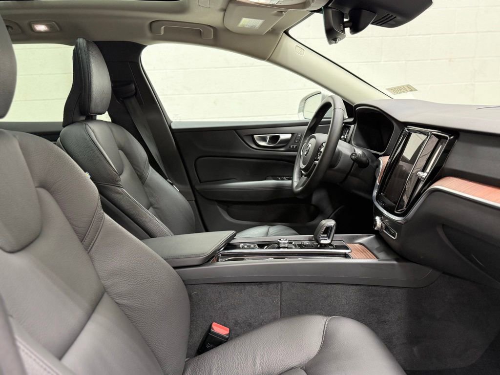 Used 2025 Volvo V60 B5 Cross Country Plus image 39