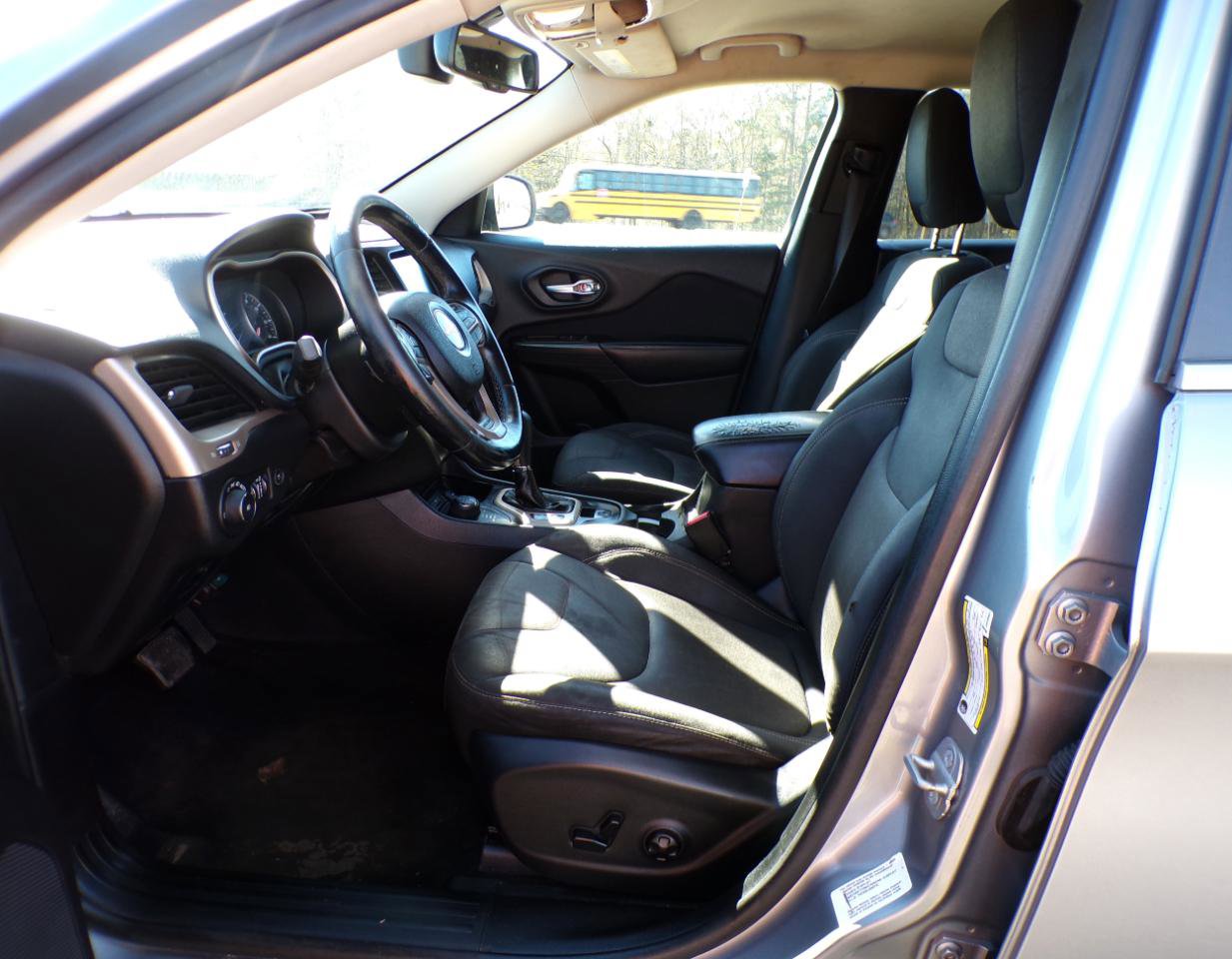 Used 2014 Jeep Cherokee Latitude w/ Comfort/Convenience Group image 28