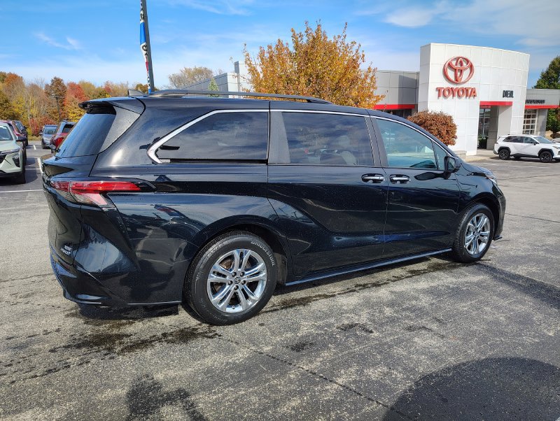 Used 2022 Toyota Sienna XSE w/ XSE Plus Package AWD/4WD image 4