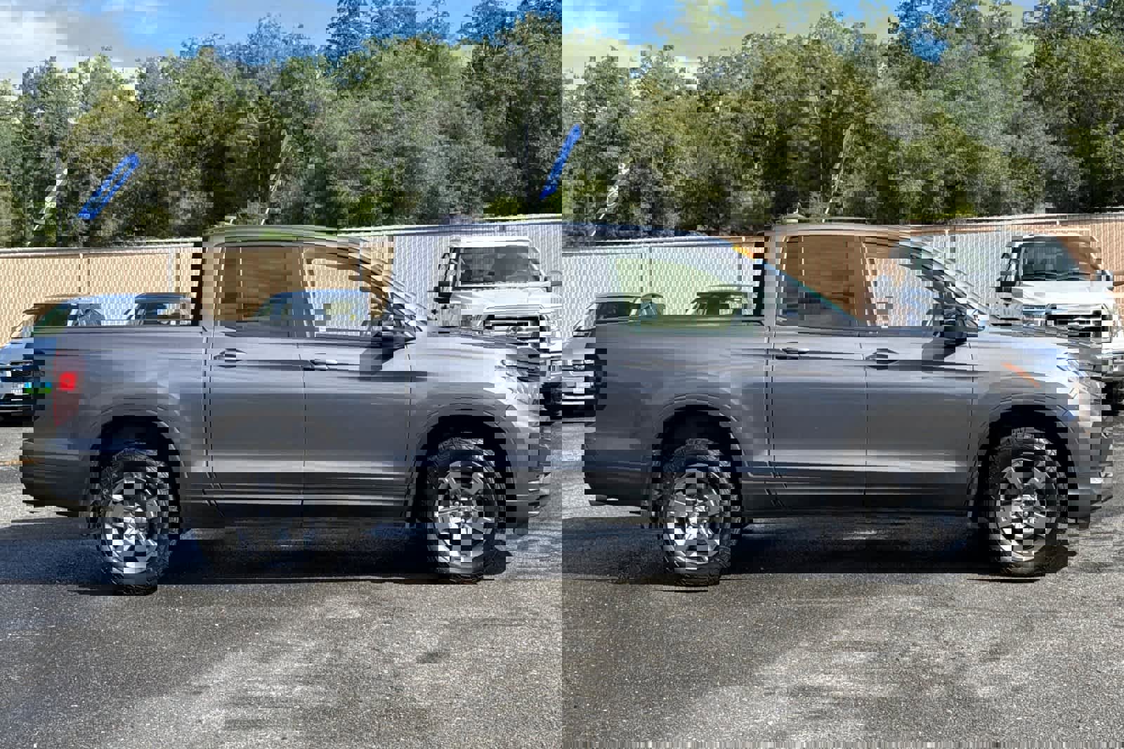 Used 2025 Honda Ridgeline TrailSport image 2