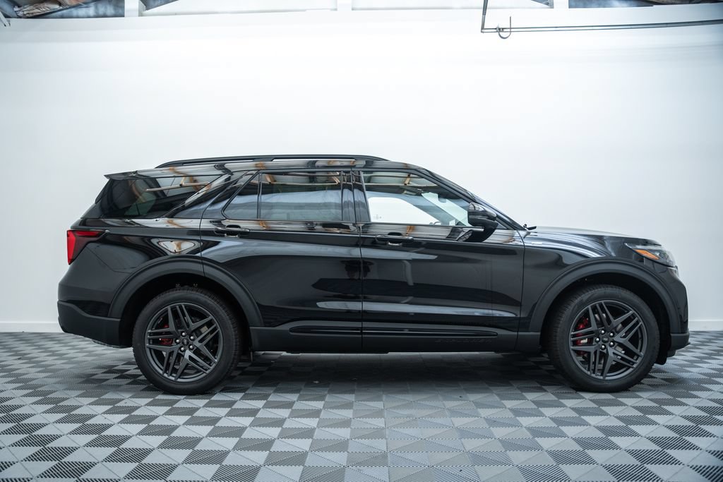 New 2026 Ford Explorer ST-Line w/ ST-Line Street Pack AWD/4WD image 4