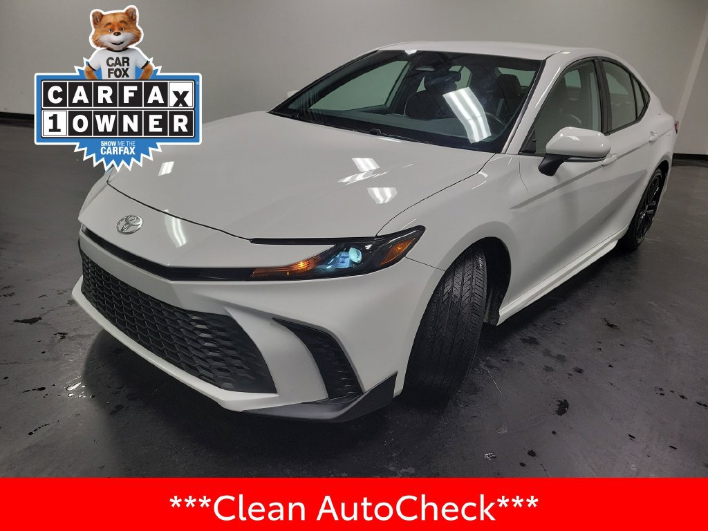 Used 2025 Toyota Camry SE FWD image 4