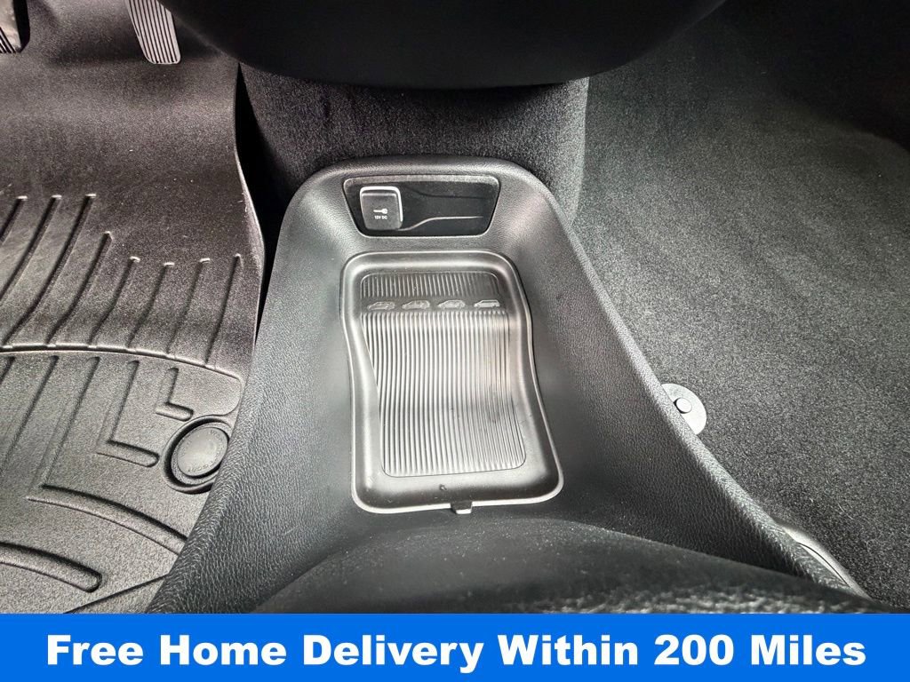 Used 2026 Chrysler Pacifica Select image 29