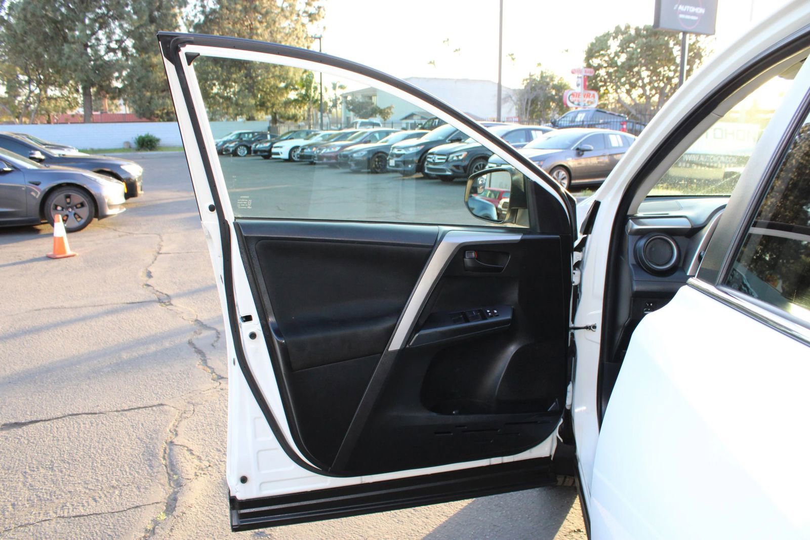 Used 2016 Toyota RAV4 LE image 2