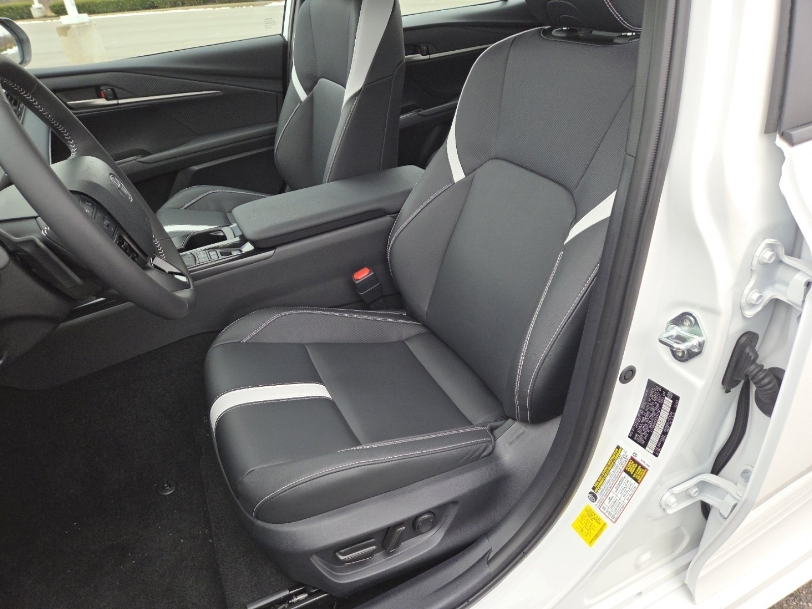 Used 2025 Toyota Camry SE w/ Convenience Package image 23