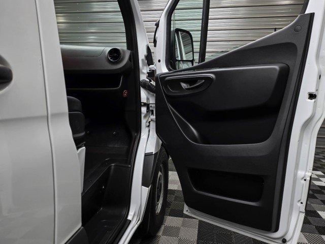 Used 2022 Mercedes-Benz Sprinter 2500 image 28