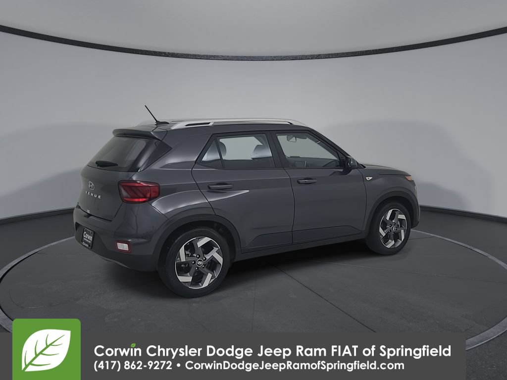 Used 2025 Hyundai Venue SEL FWD image 15