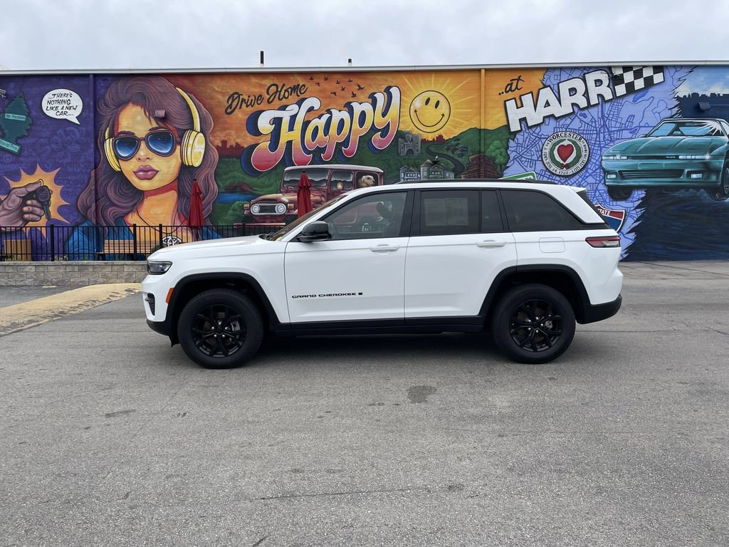Certified 2025 Jeep Grand Cherokee Altitude AWD/4WD image 2