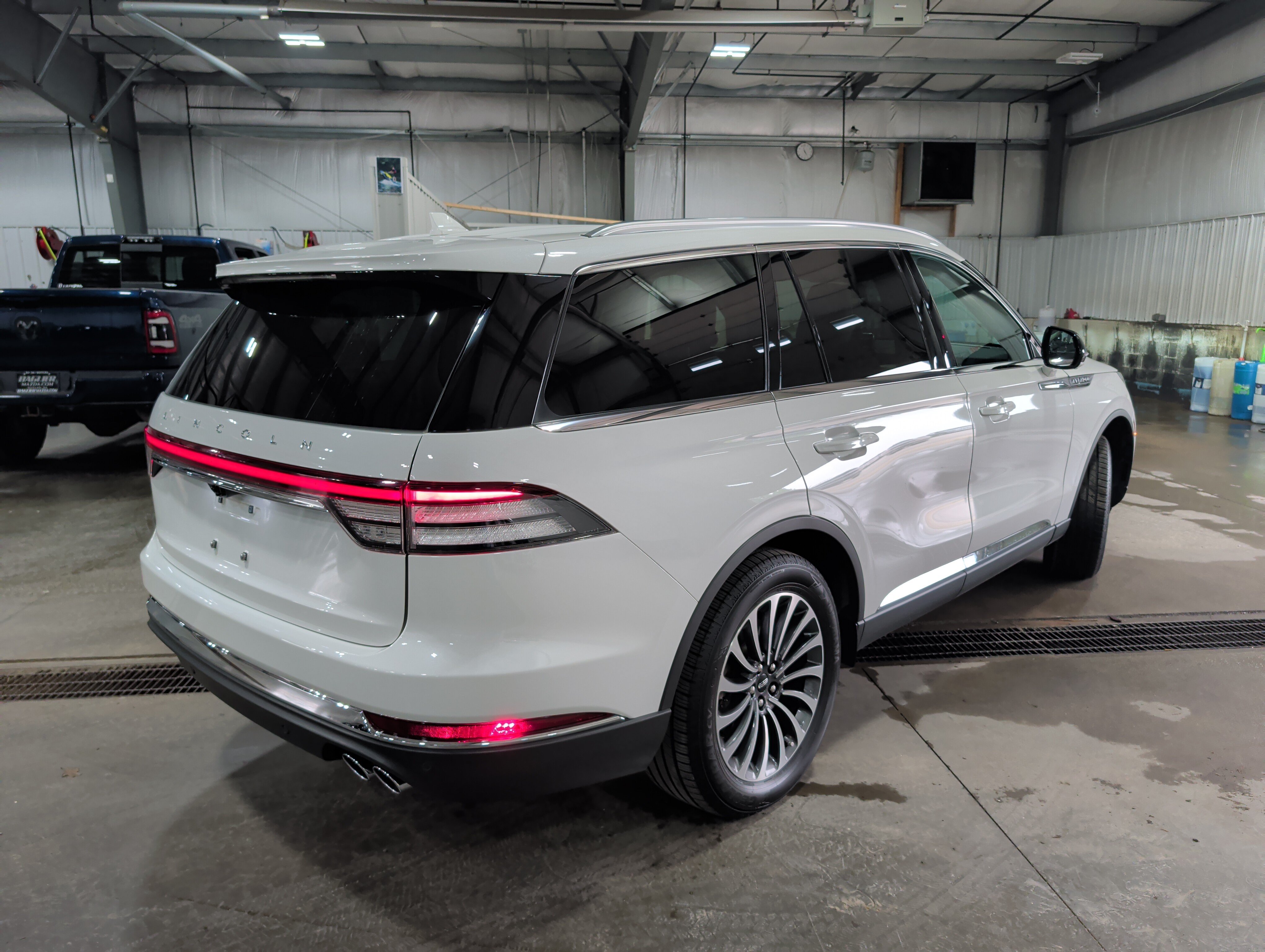 Used 2022 Lincoln Aviator Reserve w/ Elements Package Plus AWD/4WD image 3
