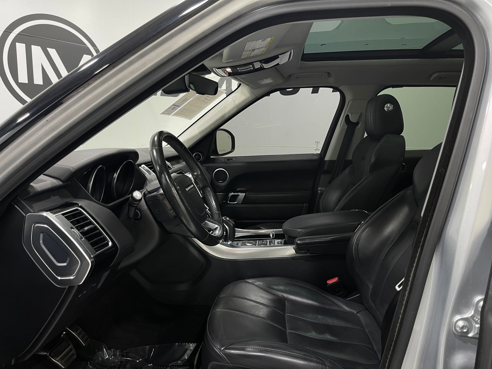 Used 2017 Land Rover Range Rover Sport HSE image 13