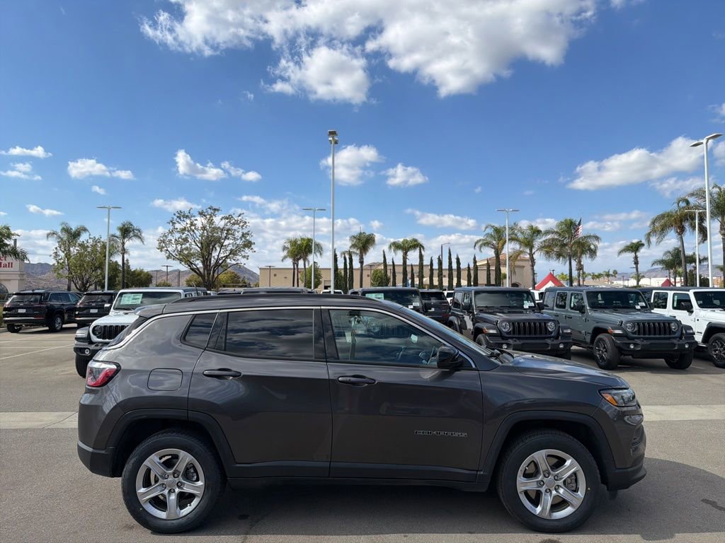 Used 2023 Jeep Compass Latitude AWD/4WD image 9
