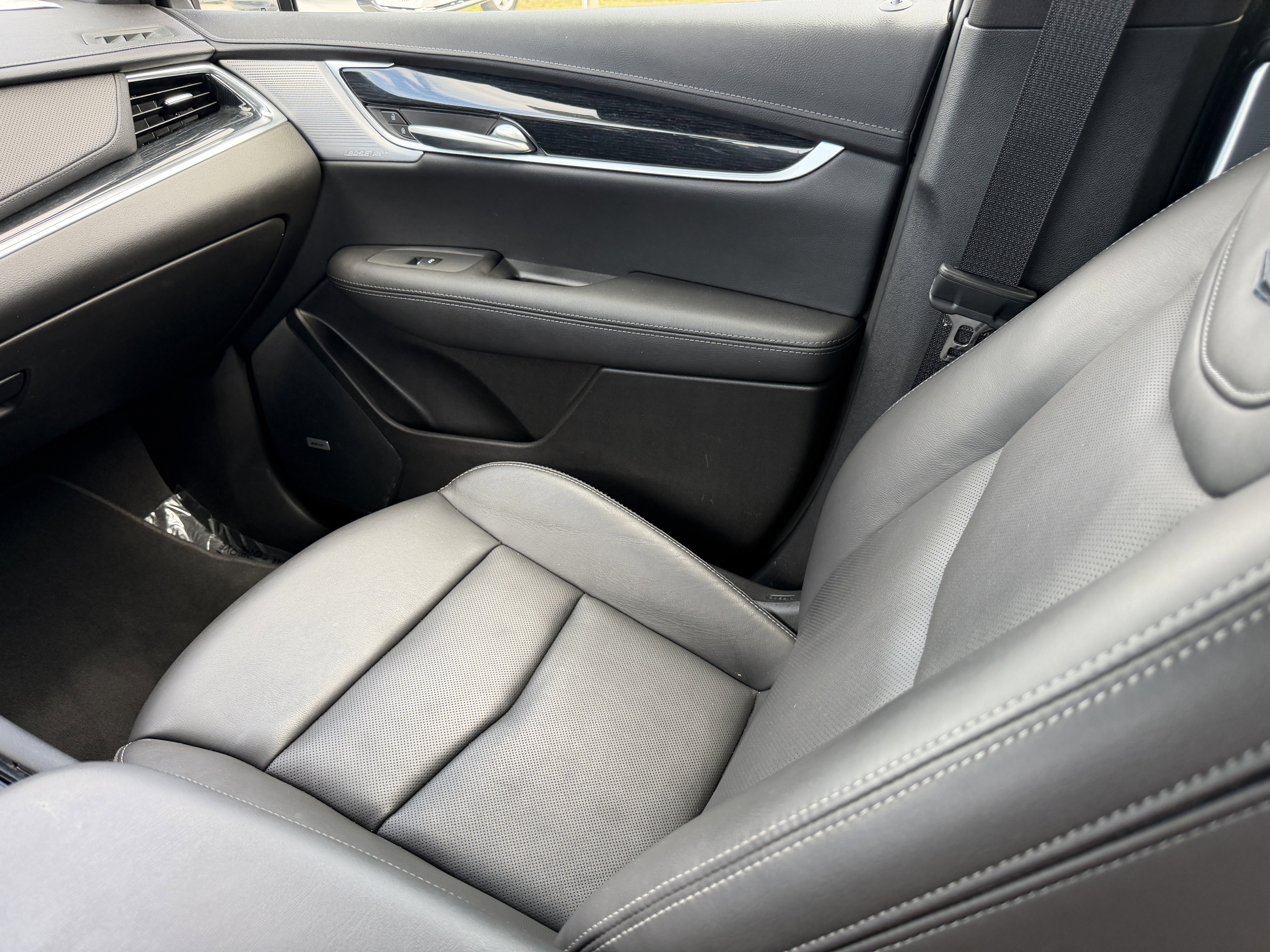 Certified 2025 Cadillac XT5 Premium Luxury AWD/4WD image 16