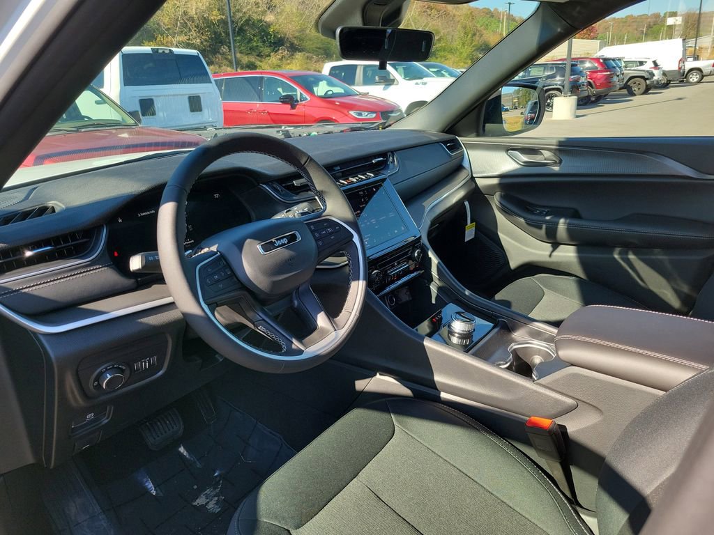 New 2025 Jeep Grand Cherokee Laredo X image 10