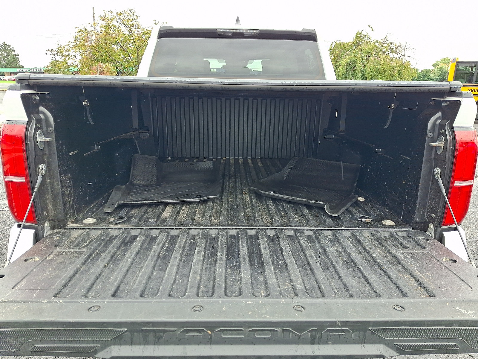 Used 2024 Toyota Tacoma SR5 AWD/4WD image 30