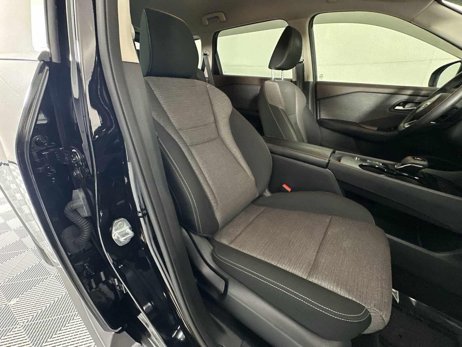 Used 2022 Nissan Rogue SV image 26