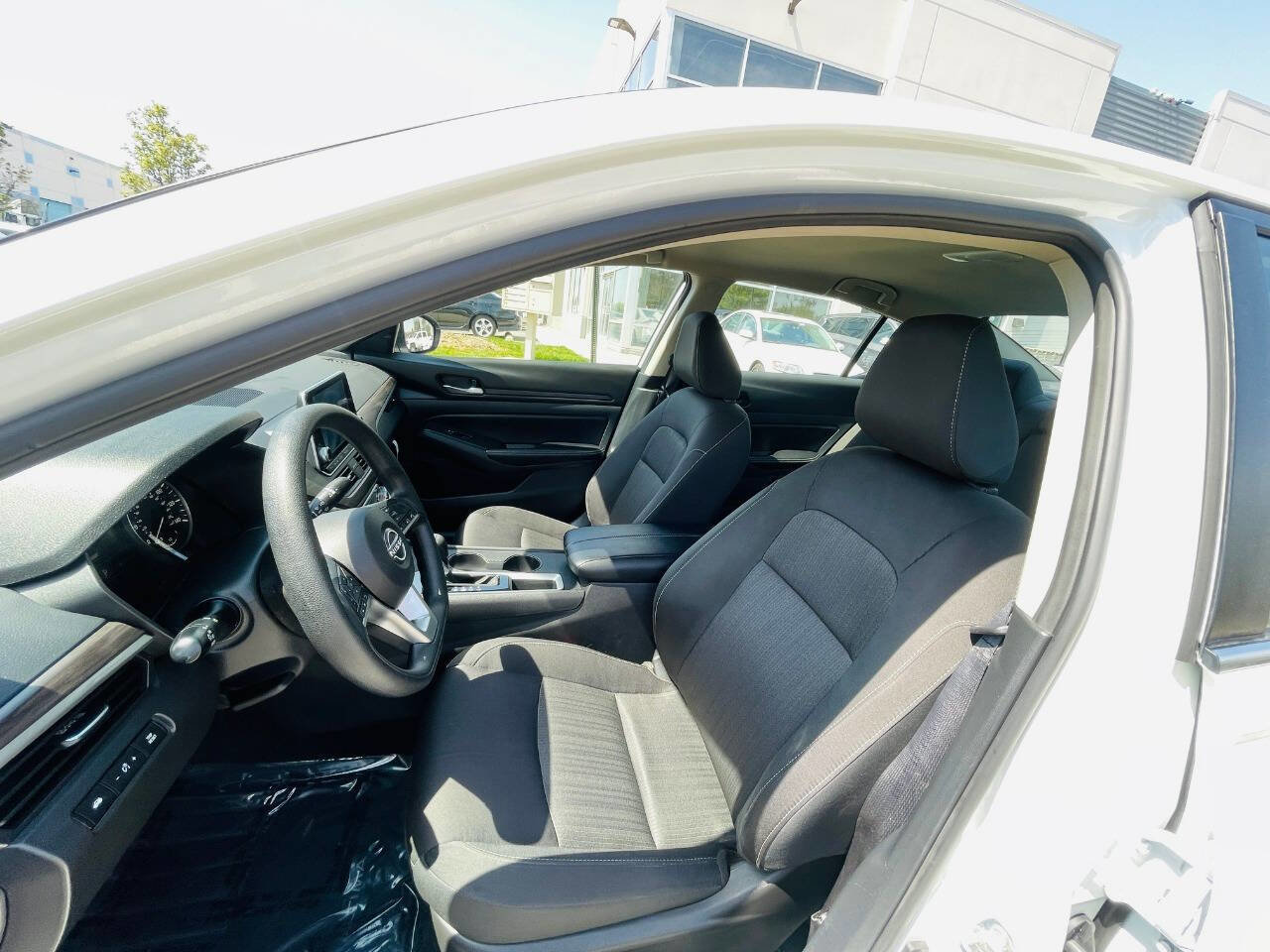 Used 2025 Nissan Altima 2.5 SV image 15