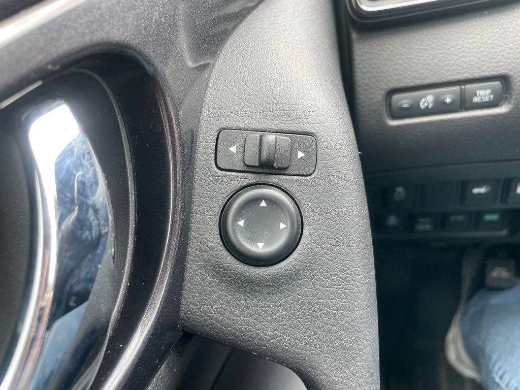 Used 2018 Nissan Rogue SV AWD/4WD image 47