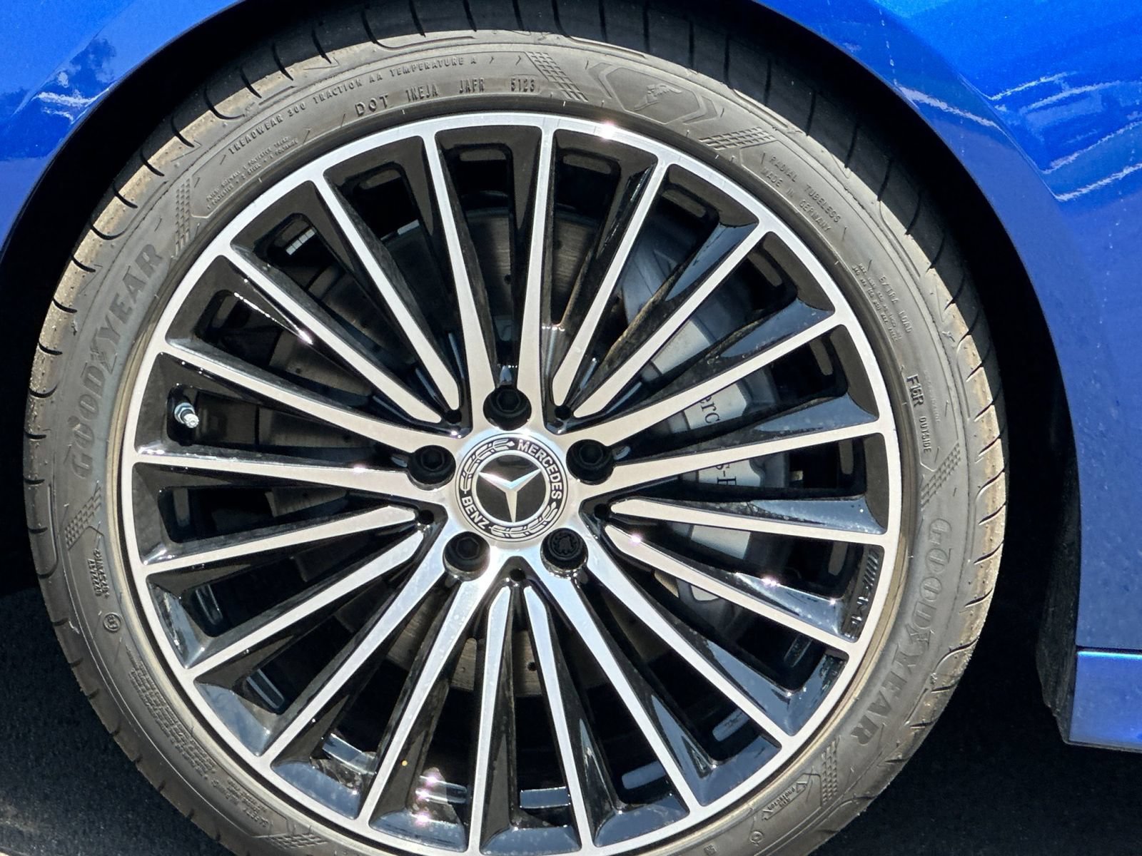 Used 2025 Mercedes-Benz C 300 4MATIC Sedan image 32
