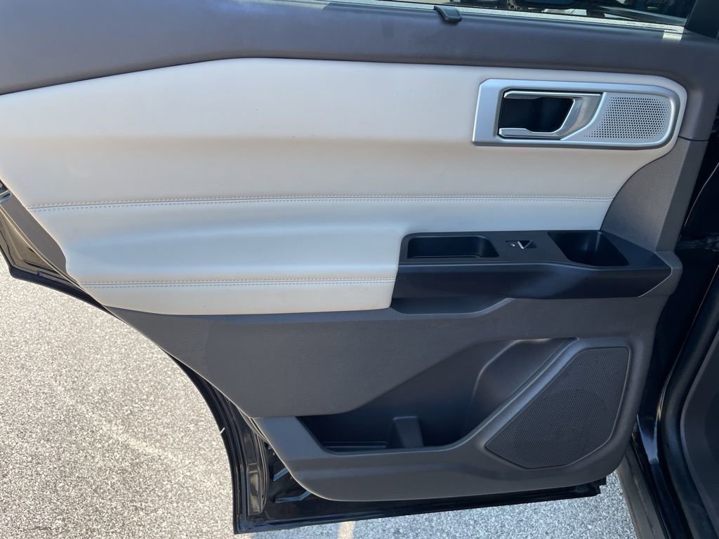 Used 2020 Ford Explorer Platinum w/ Premium Technology Package image 48