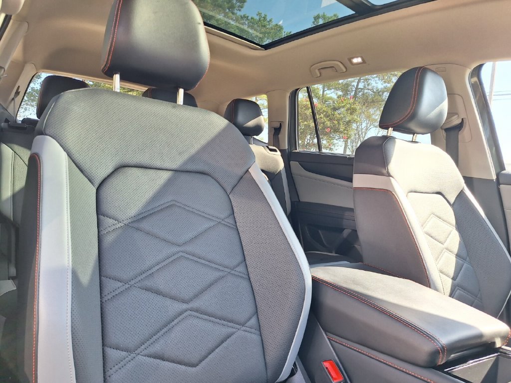 Used 2025 Volkswagen Atlas Peak Edition SE AWD/4WD image 27