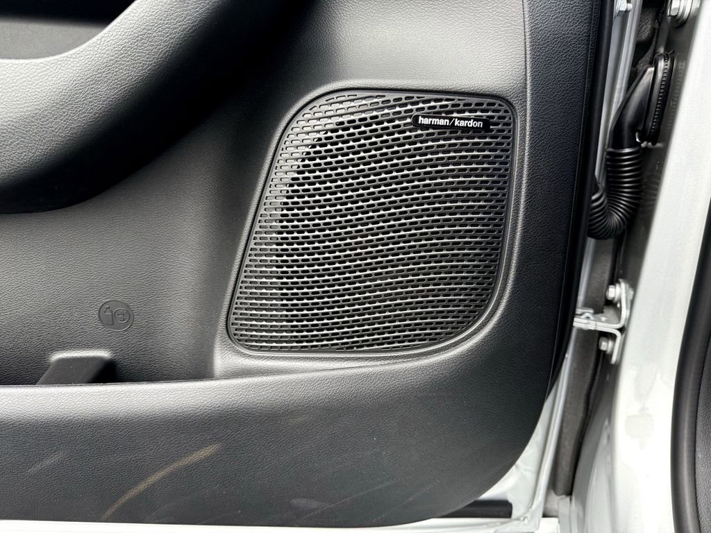 New 2026 Chrysler Pacifica Limited w/ Uconnect Theater Family Group image 17