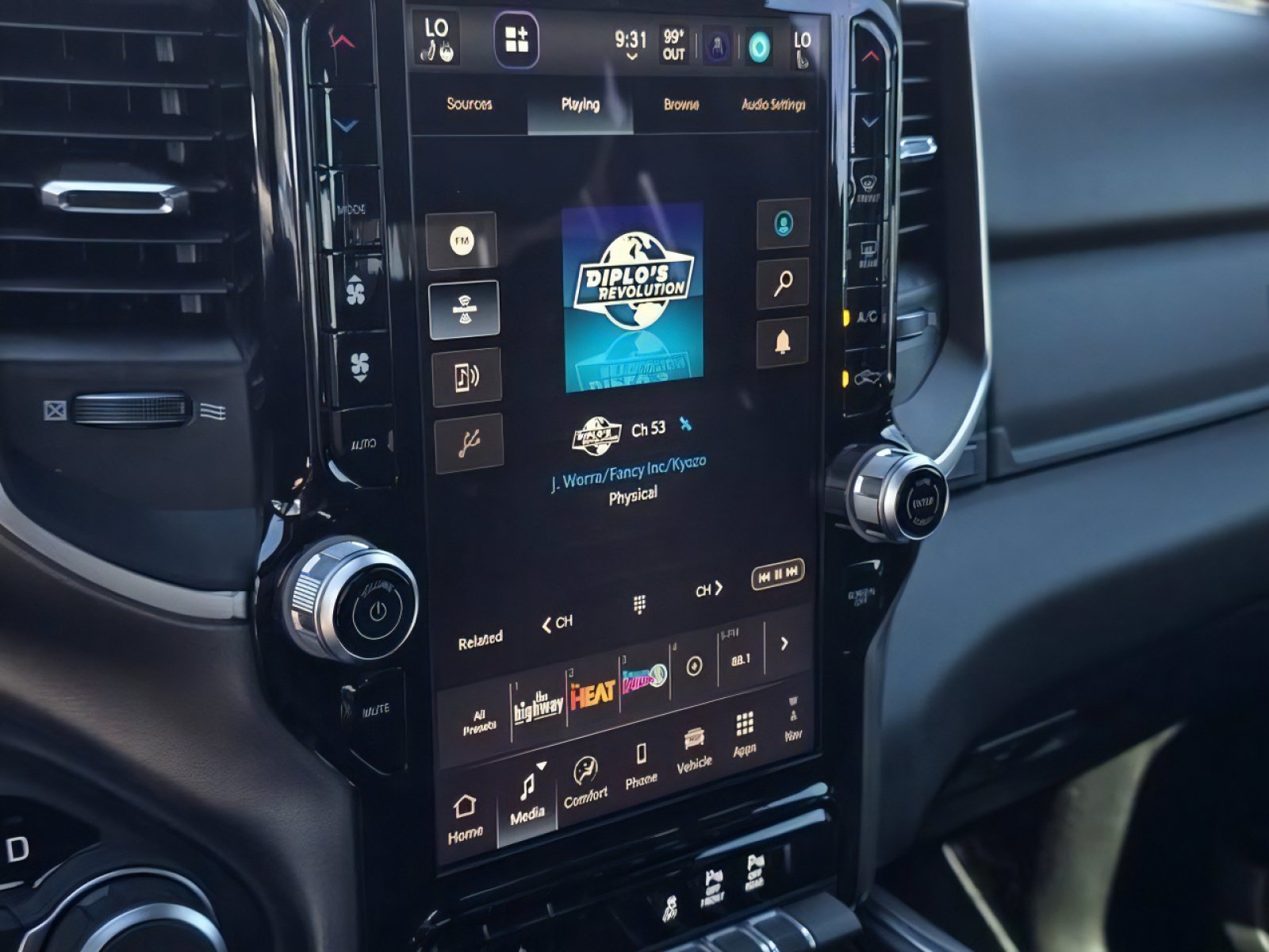 New 2026 RAM 1500 4x4 Crew Cab image 25
