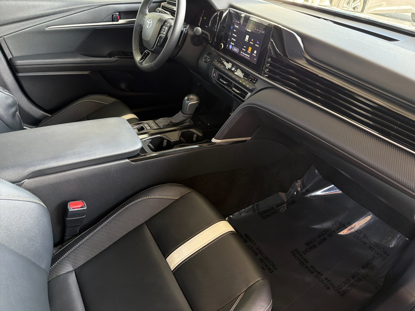 Used 2025 Toyota Camry SE w/ Convenience Package FWD image 14