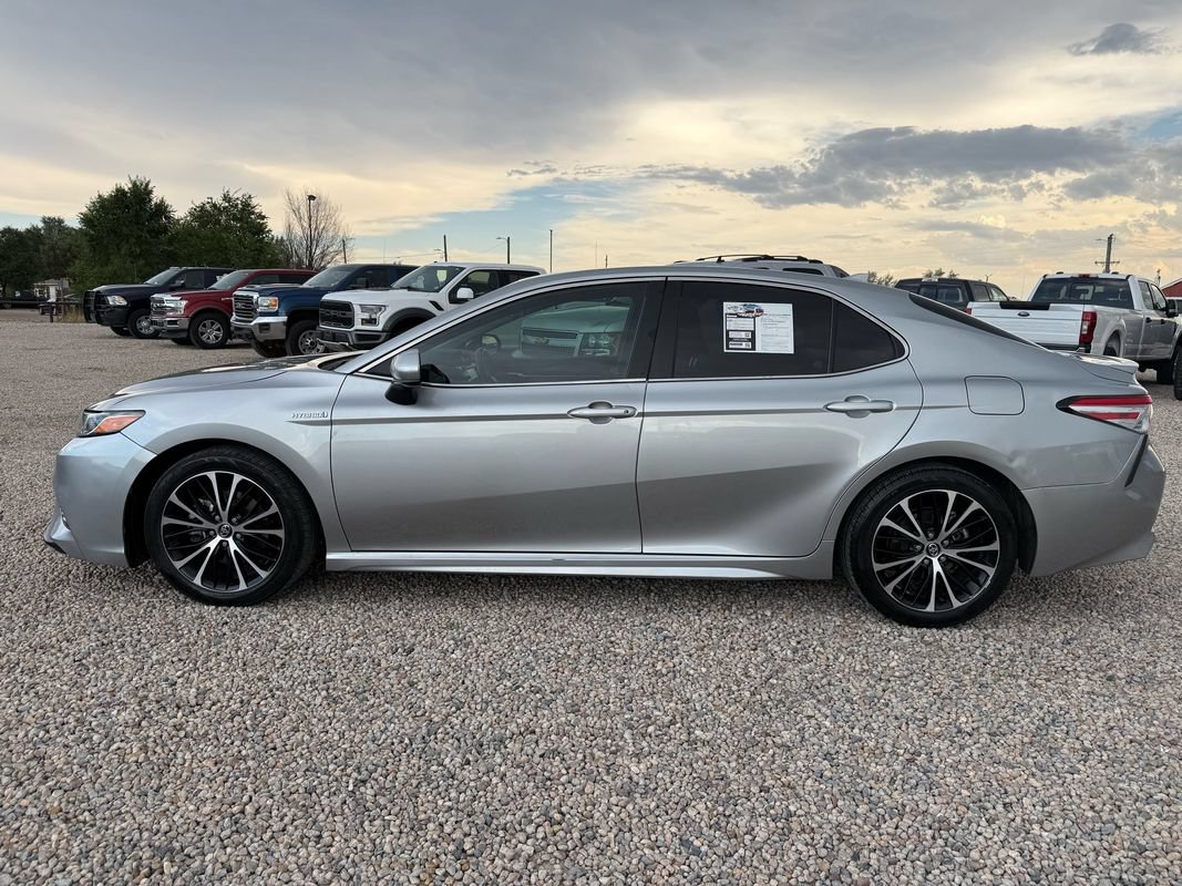 Used 2020 Toyota Camry SE FWD image 6