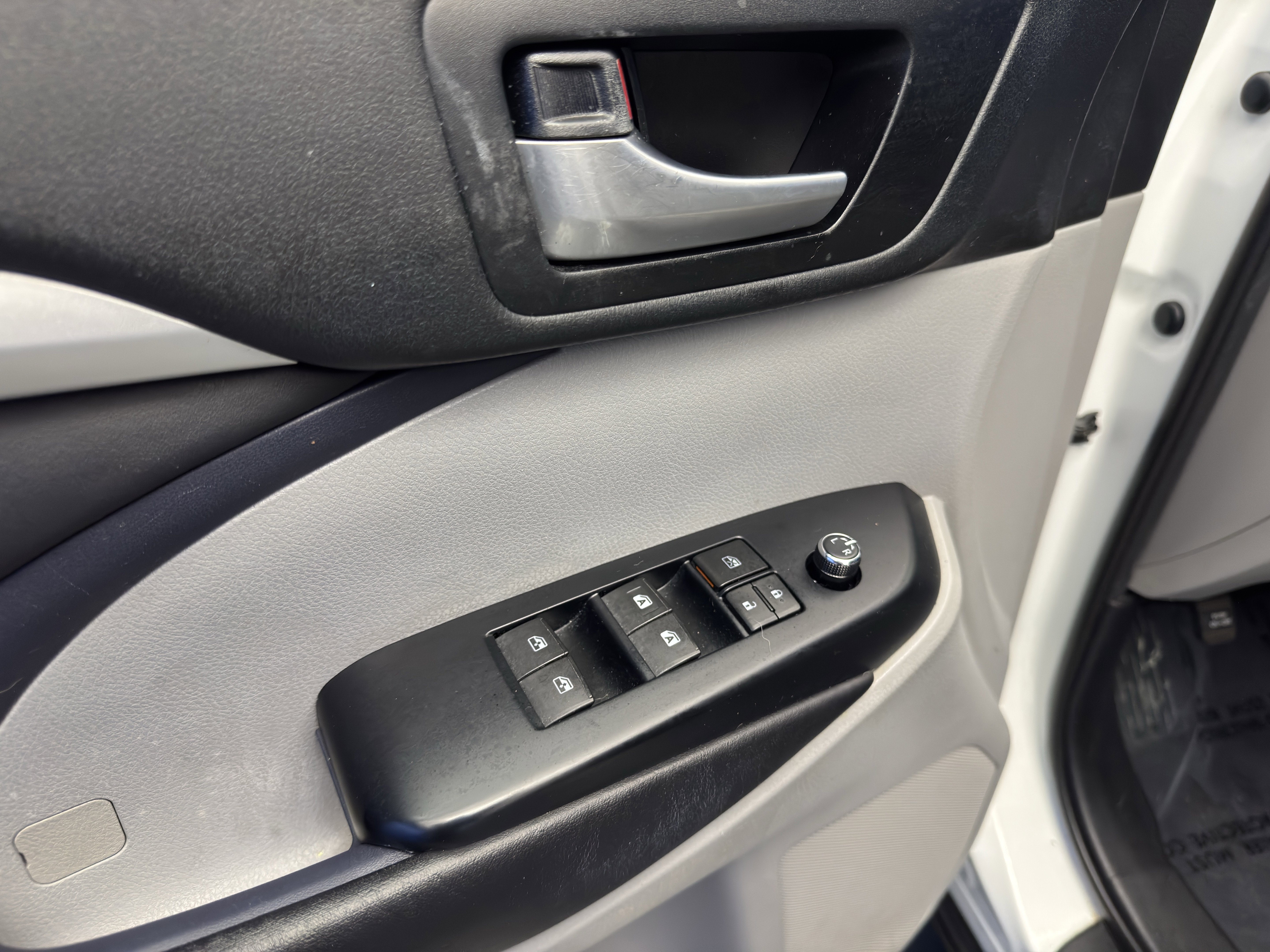 Used 2019 Toyota Highlander XLE image 11