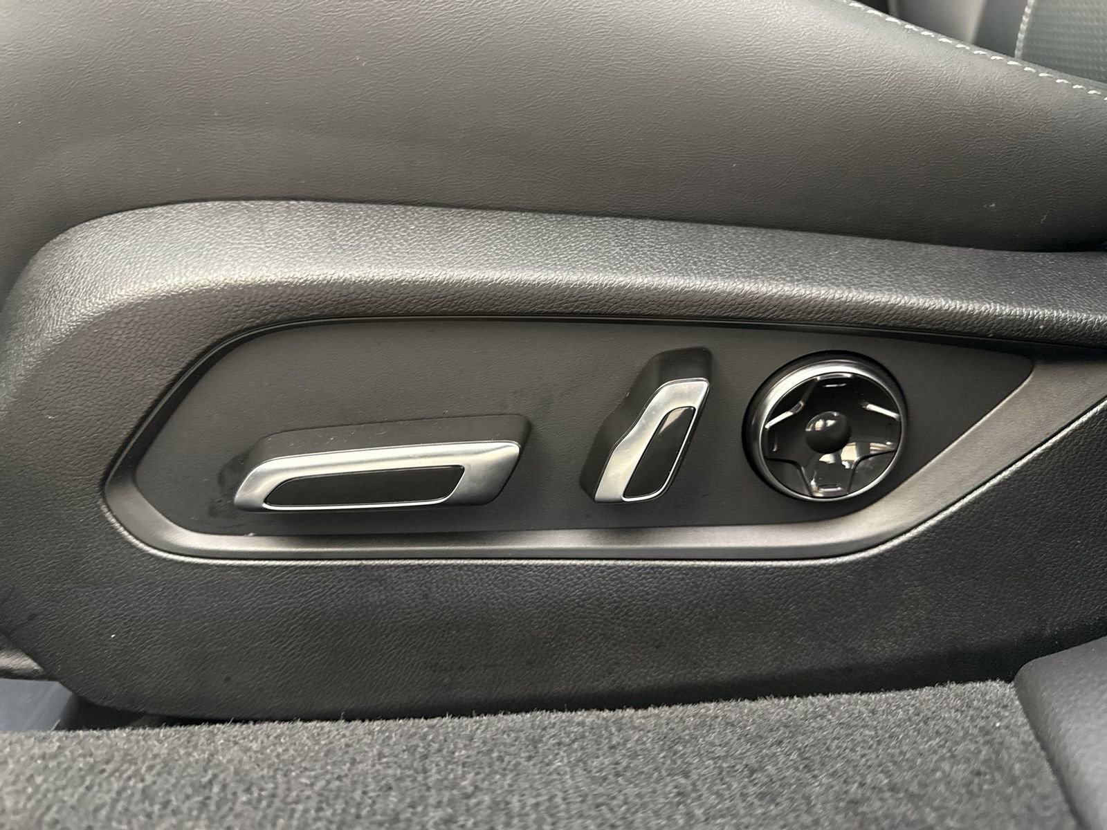 Certified 2025 Acura TLX w/ Technology Package image 23