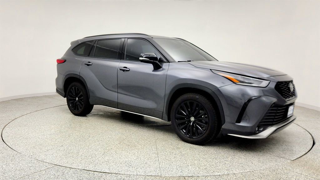 Used 2023 Toyota Highlander XSE image 3