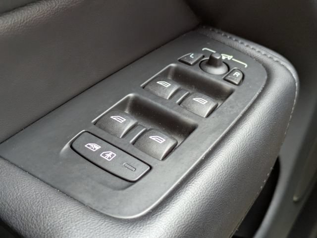 Certified 2023 Volvo XC60 B5 Plus AWD/4WD image 29