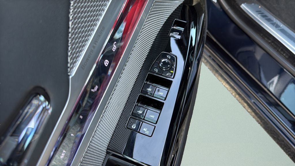 Certified 2023 BMW 740i image 8