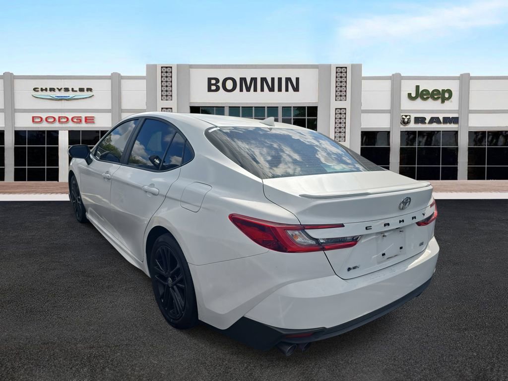 Used 2025 Toyota Camry SE w/ Convenience Package image 4