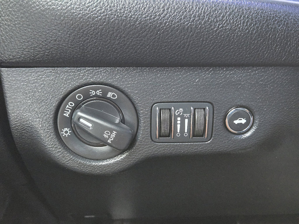 Used 2016 Dodge Challenger R/T image 24