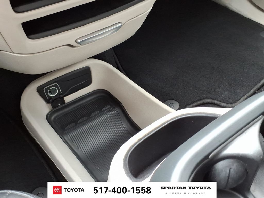 Used 2023 Chrysler Pacifica Touring-L FWD image 23