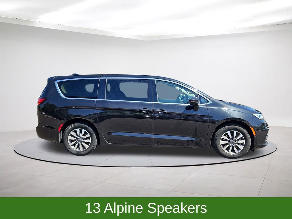 Used 2022 Chrysler Pacifica Touring-L w/ Uconnect Theater Family Group FWD image 8