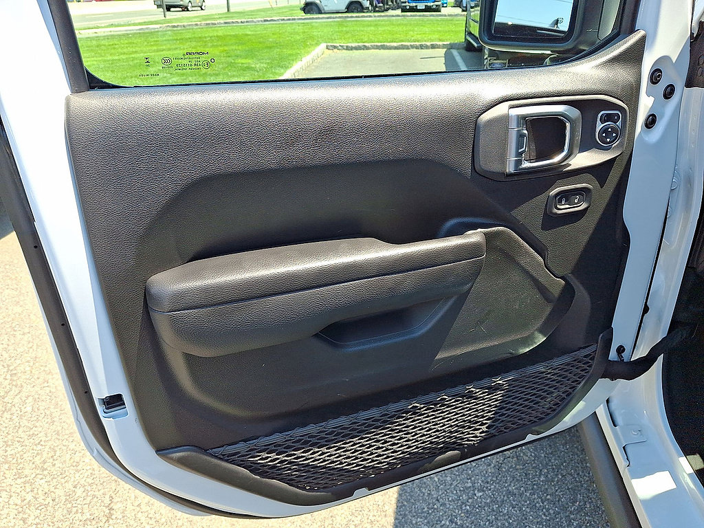 Used 2025 Jeep Gladiator Sport AWD/4WD image 16