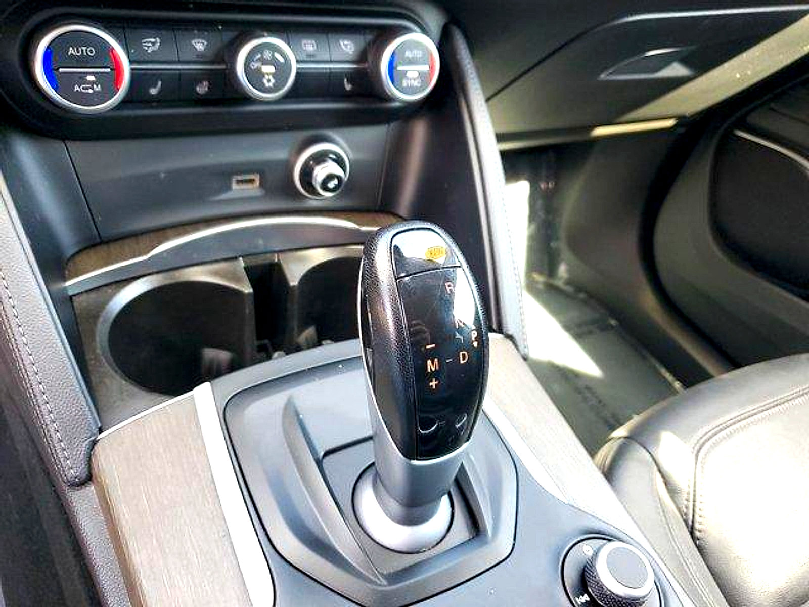 Used 2018 Alfa Romeo Stelvio Ti AWD/4WD image 28