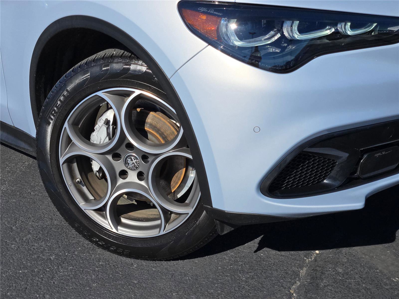 Used 2024 Alfa Romeo Stelvio Sprint image 3