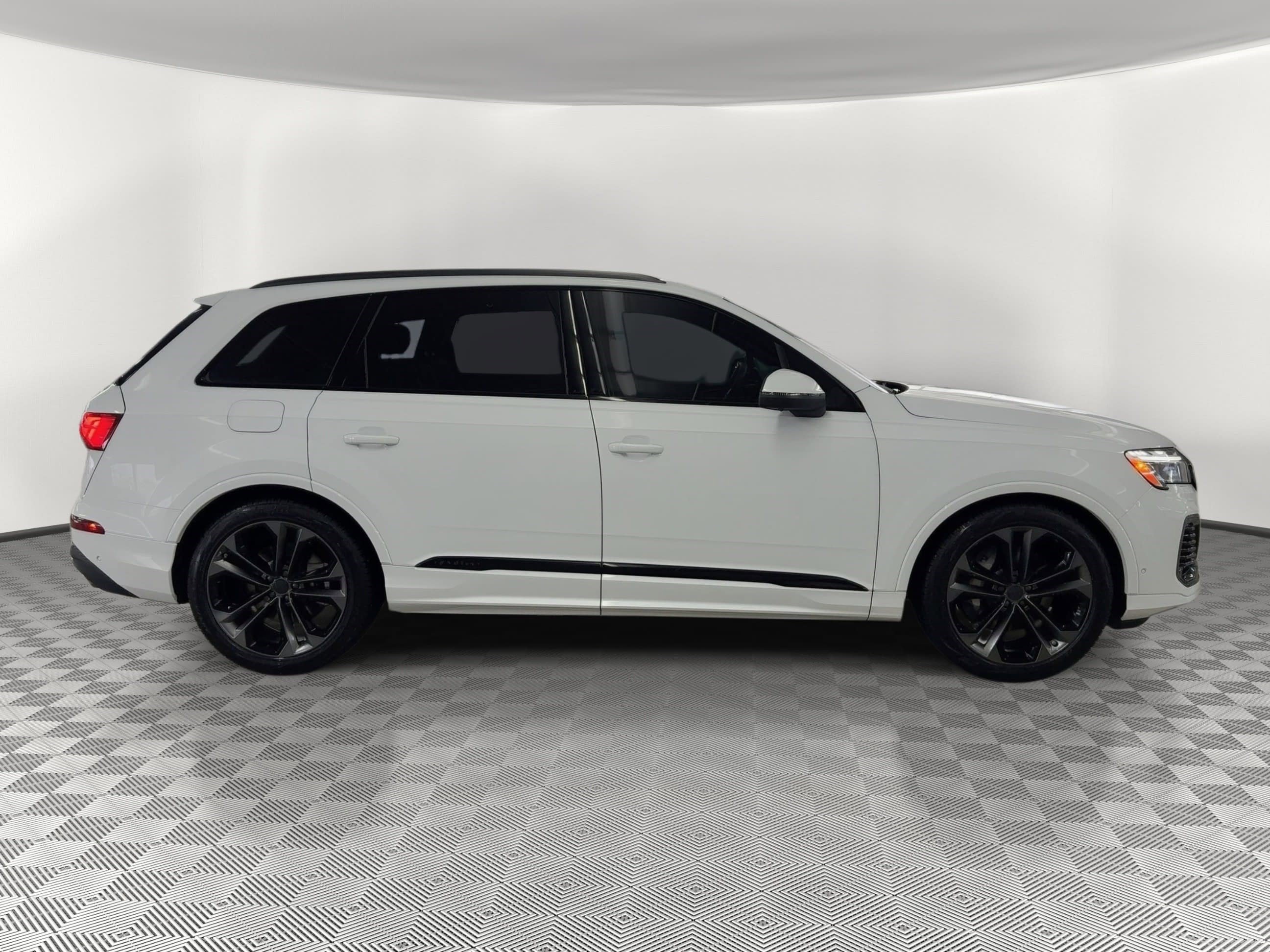 New 2026 Audi Q7 3.0T Premium Plus AWD/4WD image 8