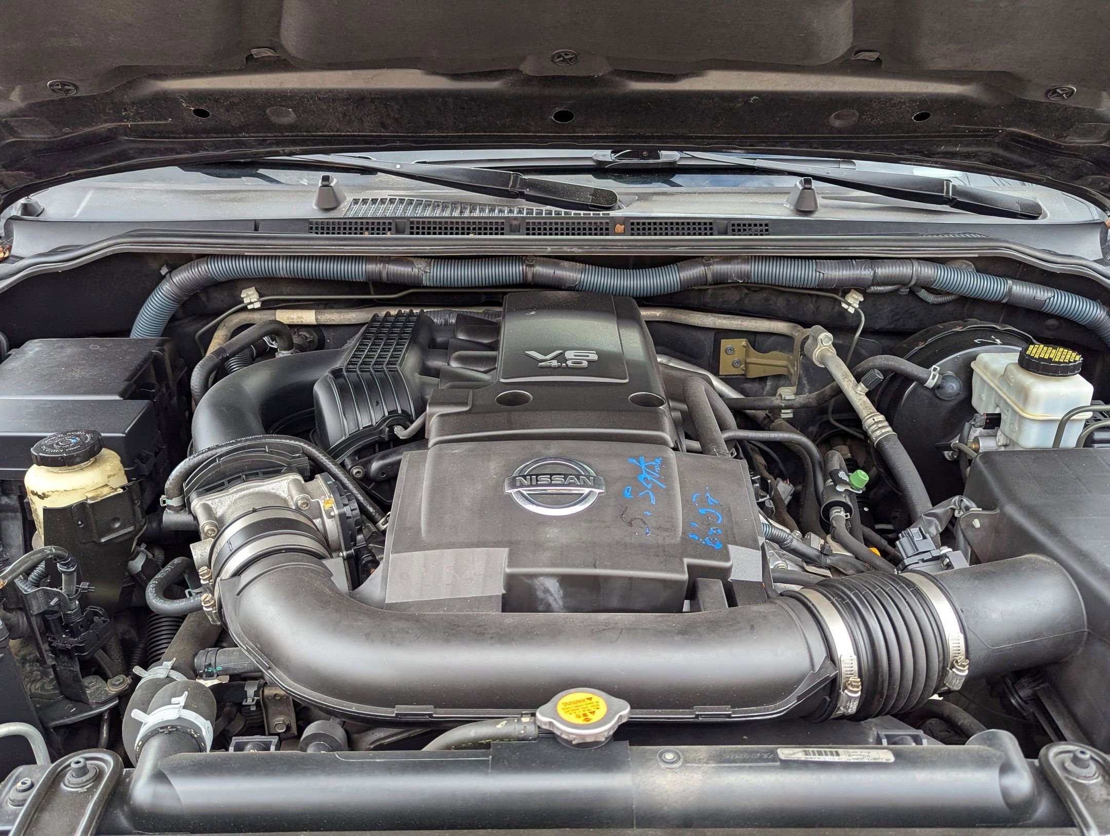 Used 2010 Nissan Frontier SE image 31