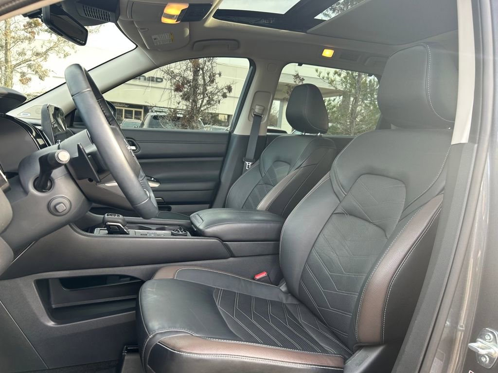 Used 2024 Nissan Pathfinder Platinum w/ Cargo Package image 23