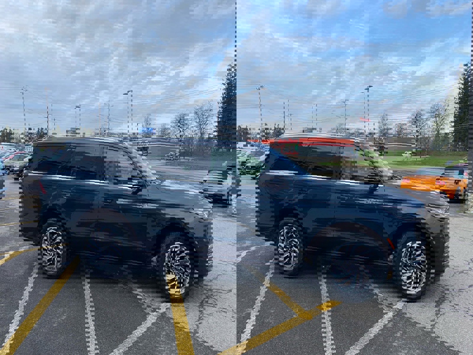 Used 2025 Lincoln Navigator Reserve AWD/4WD image 6