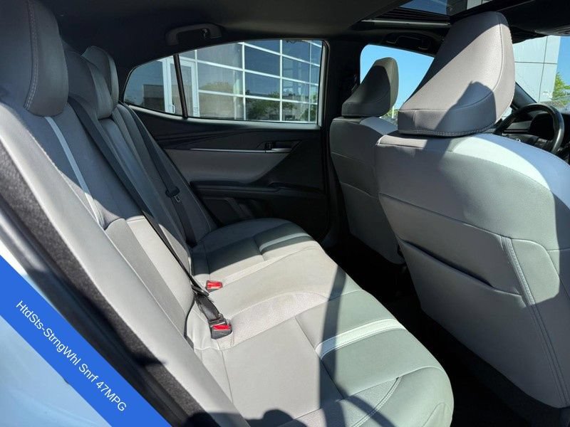 Used 2025 Toyota Camry SE w/ Convenience Package FWD image 12