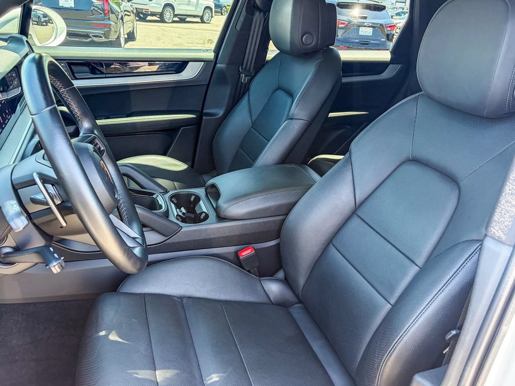 Used 2024 Porsche Cayenne AWD/4WD image 38
